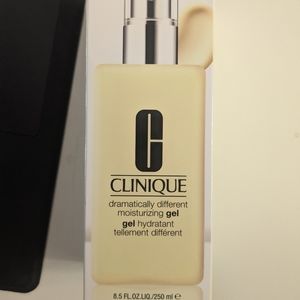 Jumbo Clinique Dramatically Different Moisturizing Gel 250mL